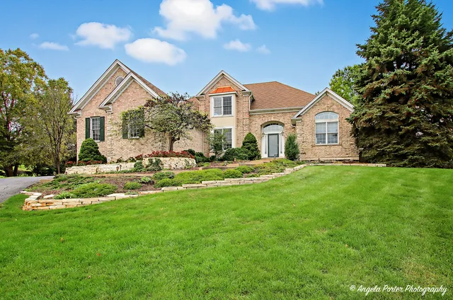 $624,900 | 9 Bordeaux Court, Oakwood Hills, IL 60013