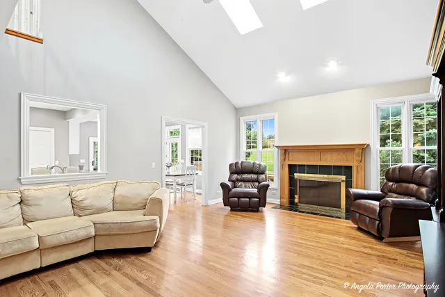 $624,900 | 9 Bordeaux Court, Oakwood Hills, IL 60013