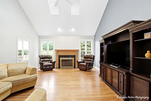 $624,900 | 9 Bordeaux Court, Oakwood Hills, IL 60013