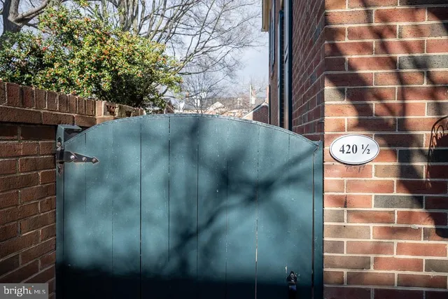 $2,200 | 420 1/2 North St Asaph Street, Alexandria, VA 22314