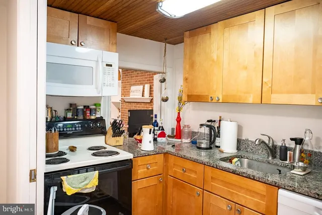 $2,200 | 420 1/2 North St Asaph Street, Alexandria, VA 22314