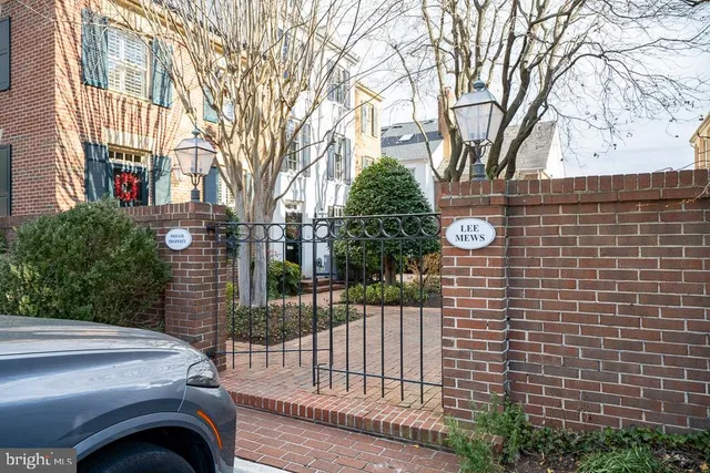 $2,200 | 420 1/2 North St Asaph Street, Alexandria, VA 22314