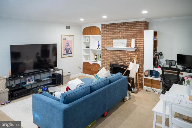 $2,200 | 420 1/2 North St Asaph Street, Alexandria, VA 22314