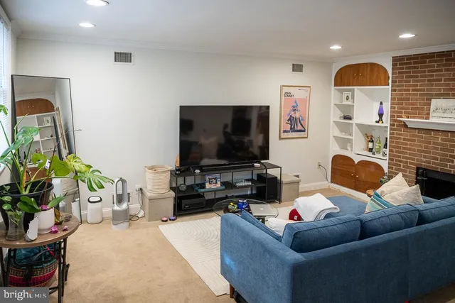 $2,200 | 420 1/2 North St Asaph Street, Alexandria, VA 22314