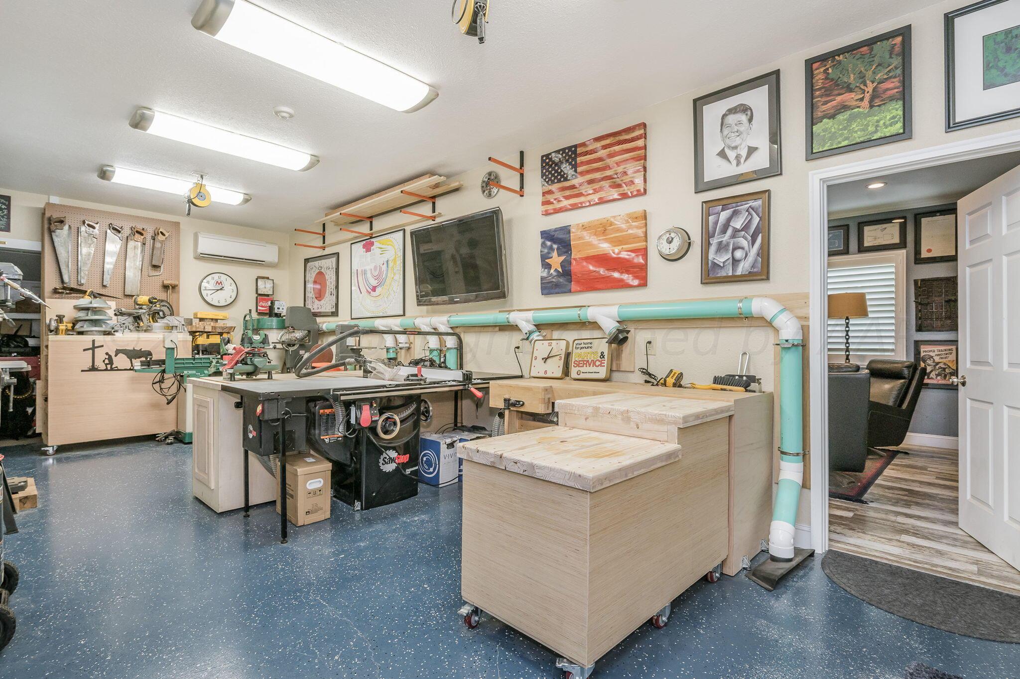 3518 Danbury Drive Amarillo, TX 79109 - Photo 36 of 59 a living room with stainless steel appliances kitchen island granite countertop furniture and a sink
