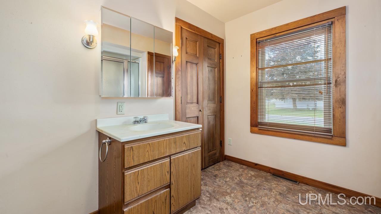 830 Mullen Street Quinnesec, MI 49876 - Photo 12 of 27