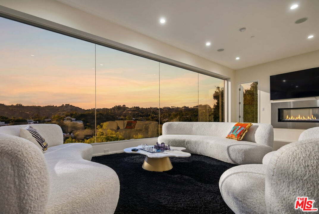 9716 Oak Pass Road Beverly Hills, CA 90210 - Photo 5 of 73