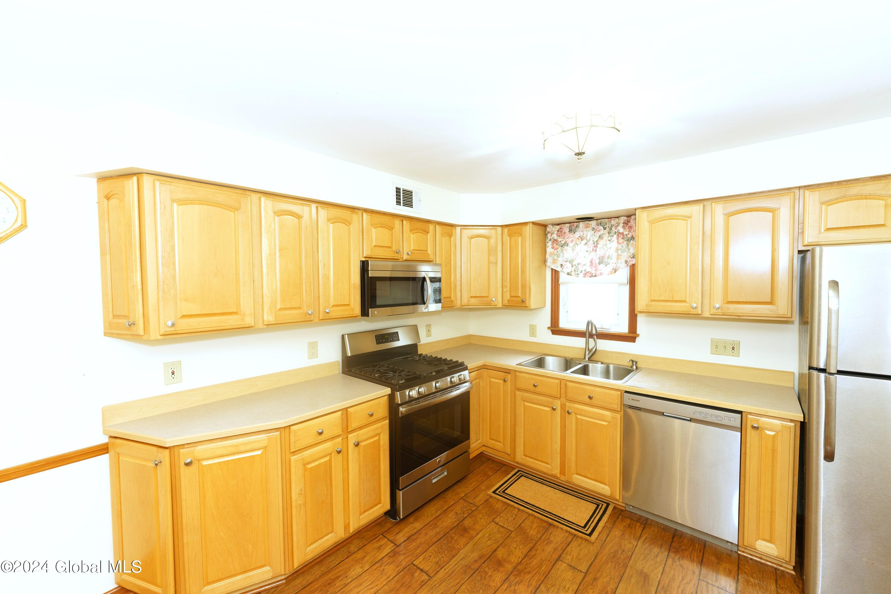 104 Osborne Road Colonie, NY 12205 - Photo 12 of 32 2 Kitchen 4