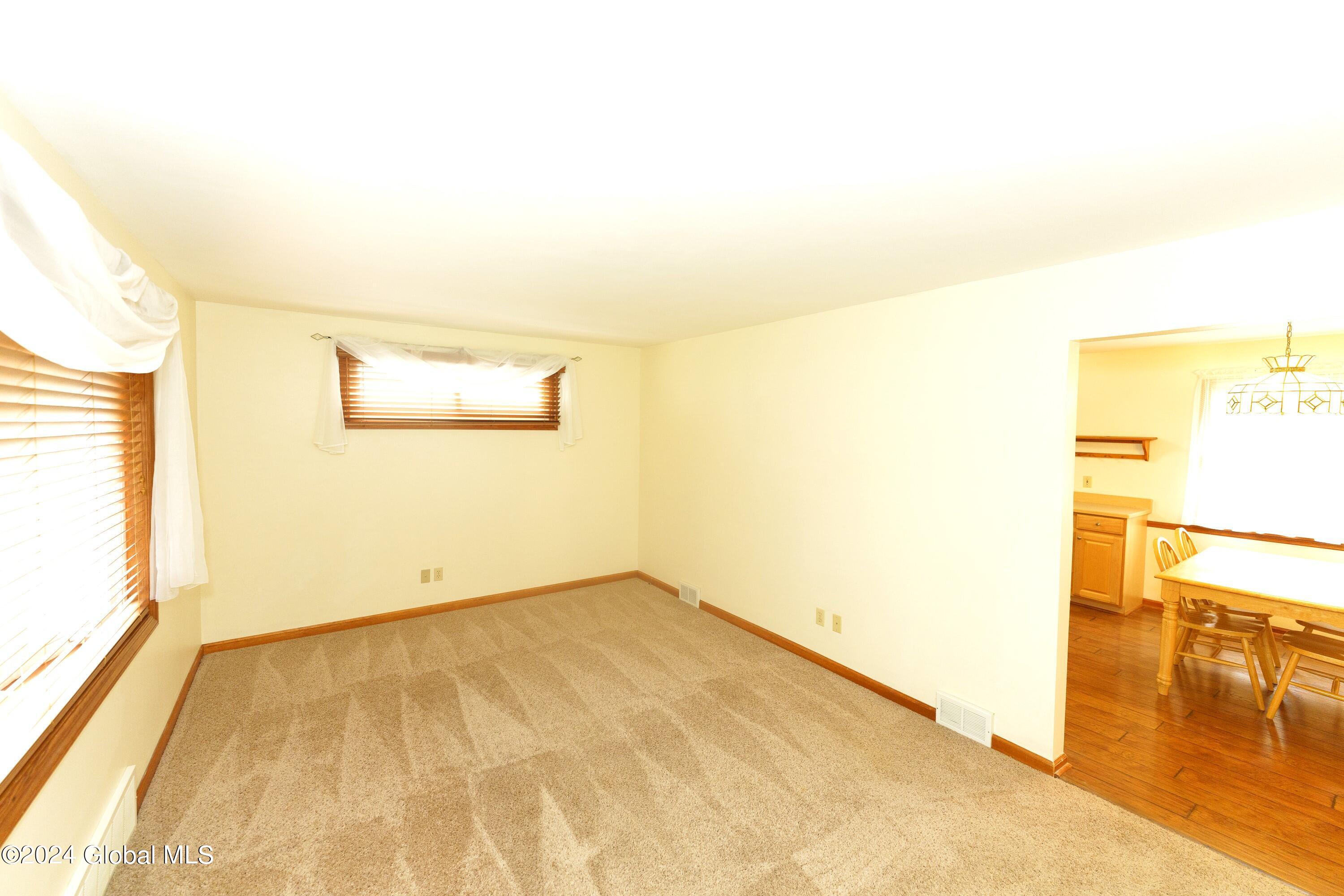 104 Osborne Road Colonie, NY 12205 - Photo 6 of 32 1 Livingroom 1