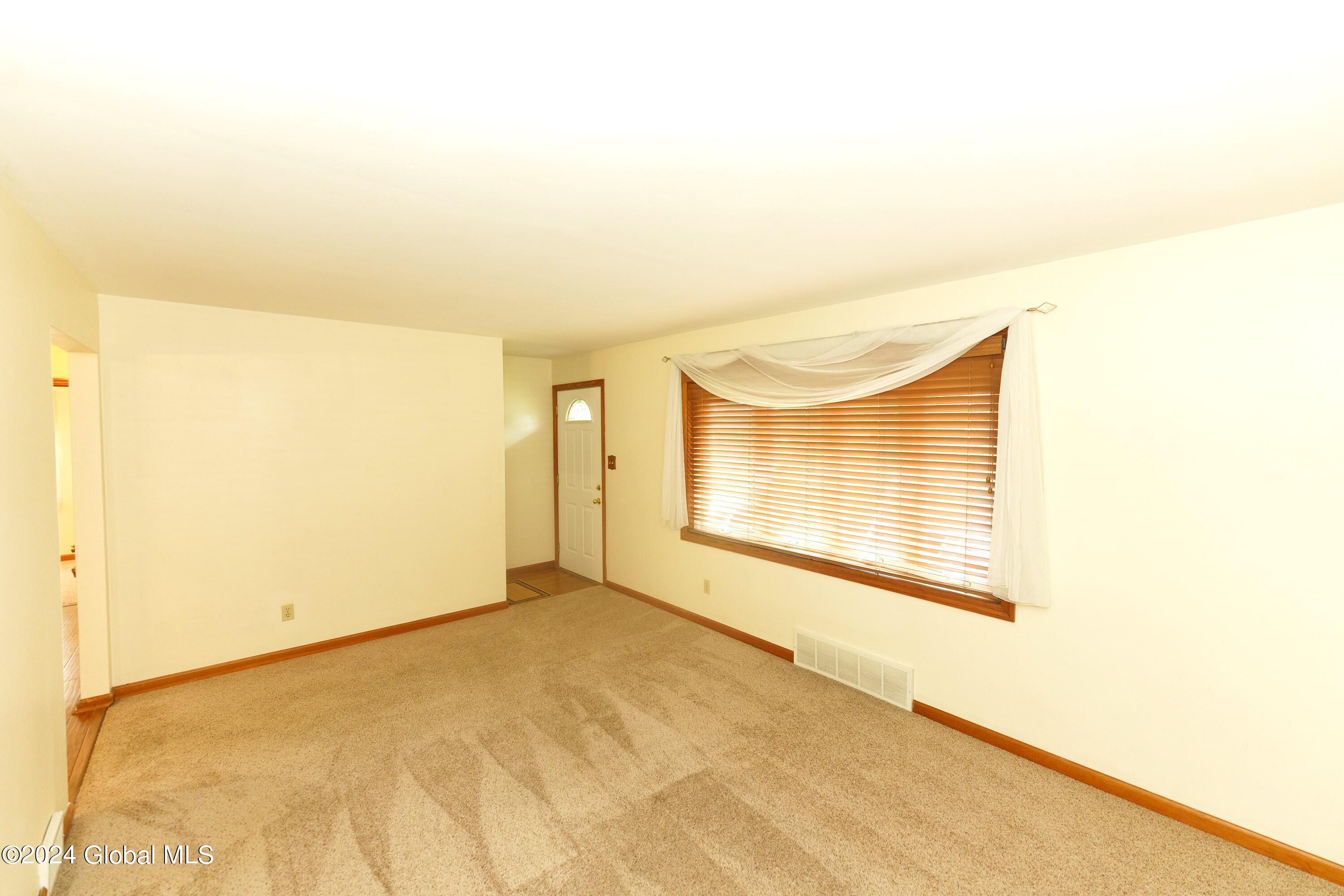 104 Osborne Road Colonie, NY 12205 - Photo 8 of 32 1 Livingroom 3