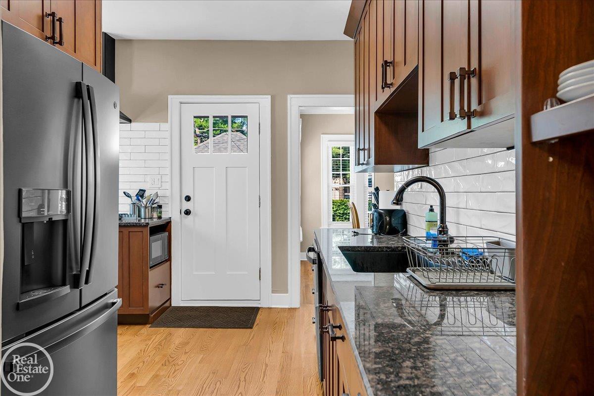 1357 Nottingham Road Grosse Pointe, MI 48230 - Photo 12 of 38 50180286-d6560ddf-67ca-4036-9459-a4477e005835.JPG