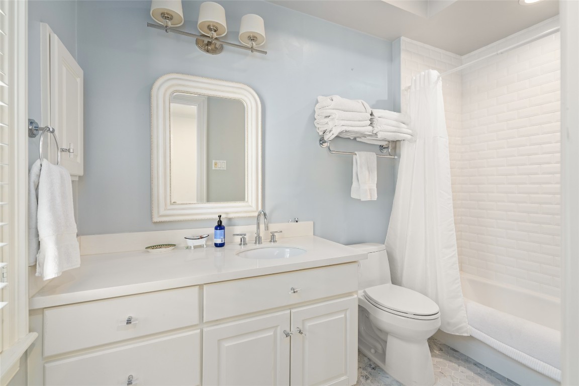 6614 Mercer Street Houston, TX 77005 - Photo 26 of 48 a bathroom with a toilet sink and mirror