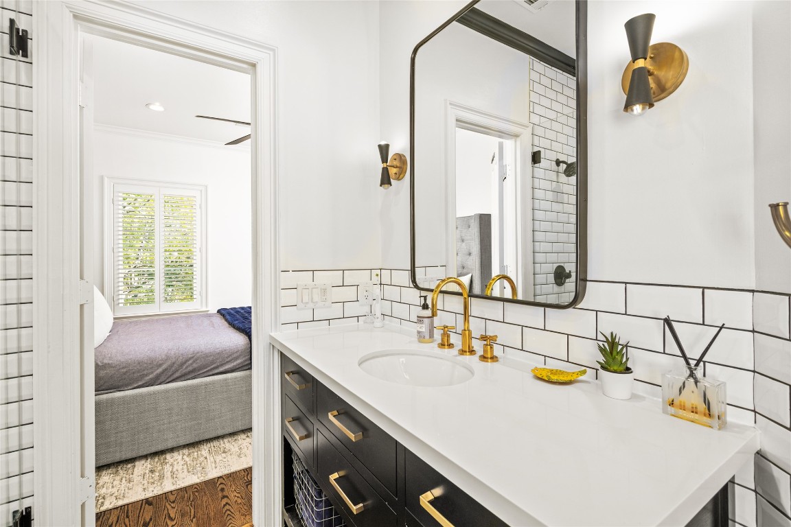 6614 Mercer Street Houston, TX 77005 - Photo 28 of 48 a room with a table and chairs