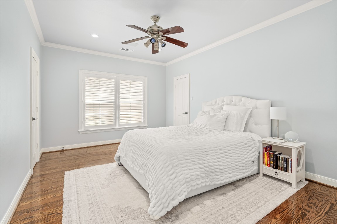 6614 Mercer Street Houston, TX 77005 - Photo 31 of 48 a bedroom with a bed and a ceiling fan