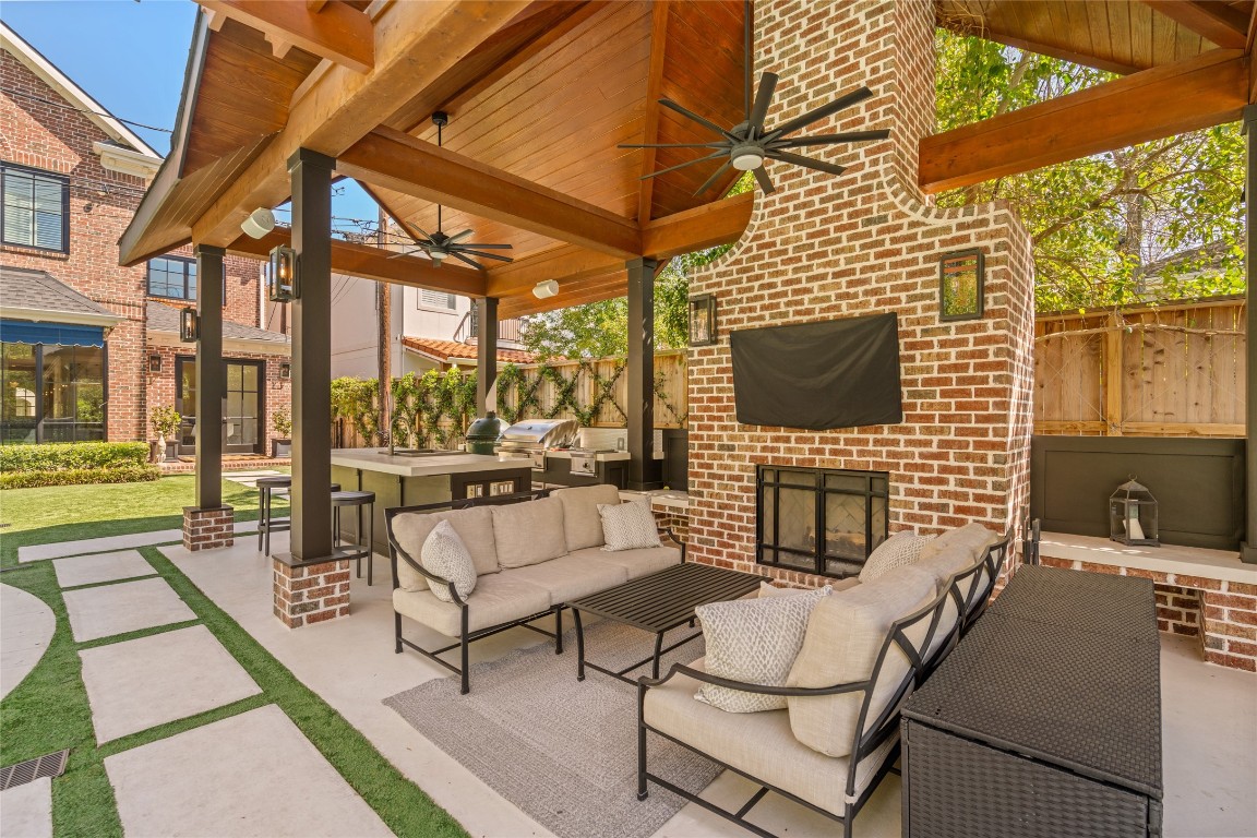 6614 Mercer Street Houston, TX 77005 - Photo 39 of 48 a building outdoor space with patio furniture