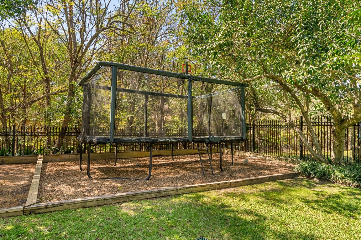 6614 Mercer Street Houston, TX 77005 - Photo 45 of 48 a view of outdoor space with garden