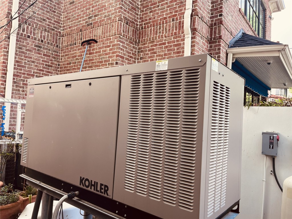 6614 Mercer Street Houston, TX 77005 - Photo 47 of 48 a view of a balcony