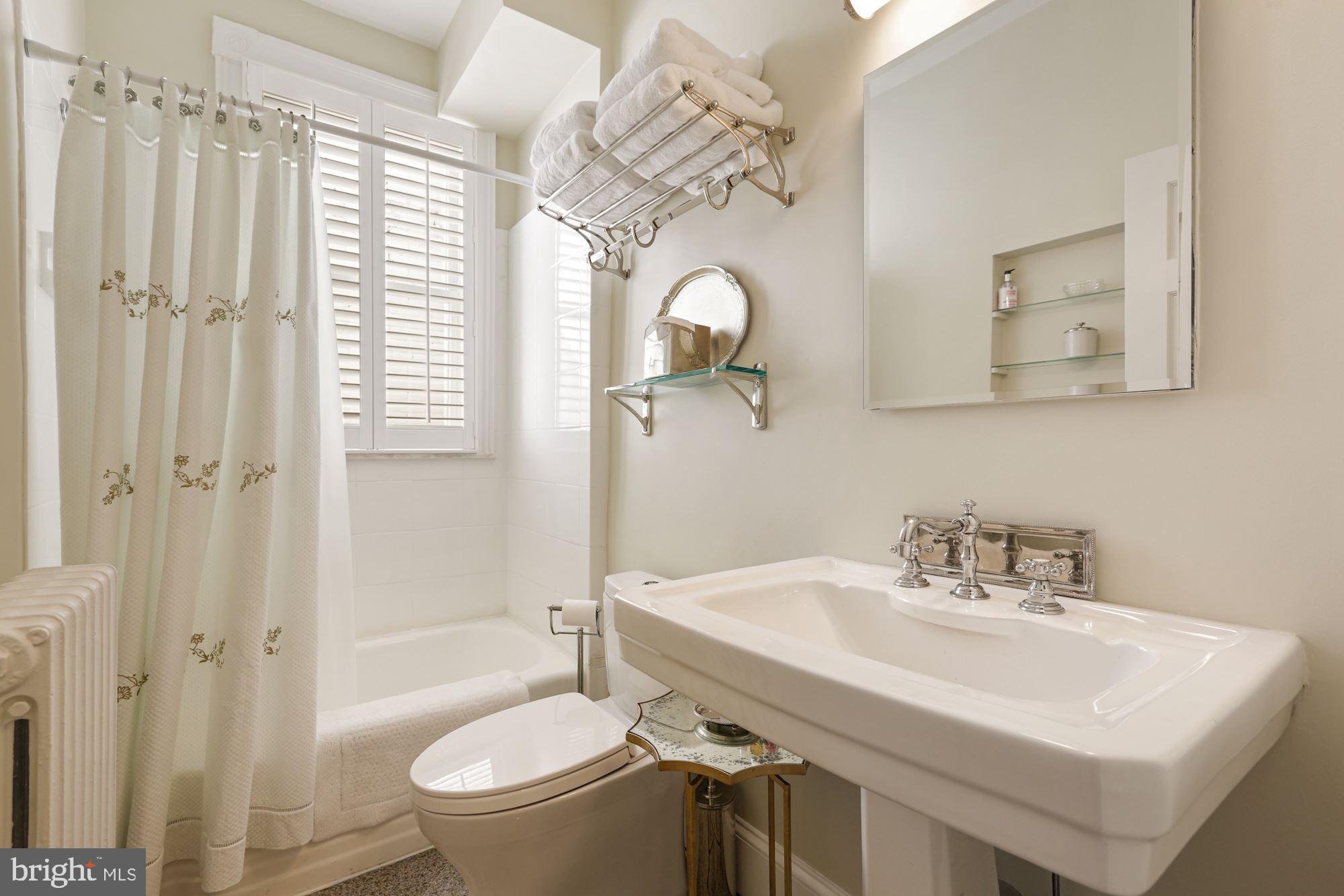 3040 O Street Northwest Washington, DC 20007 - Photo 15 of 20 Floor PHall Full Bath