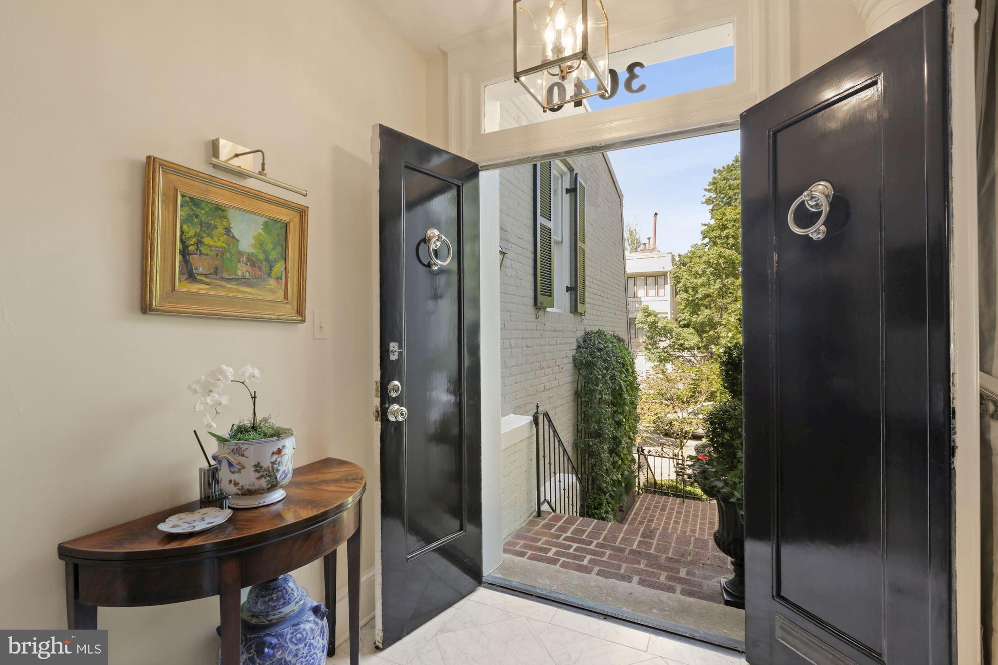 3040 O Street Northwest Washington, DC 20007 - Photo 3 of 20 Entry