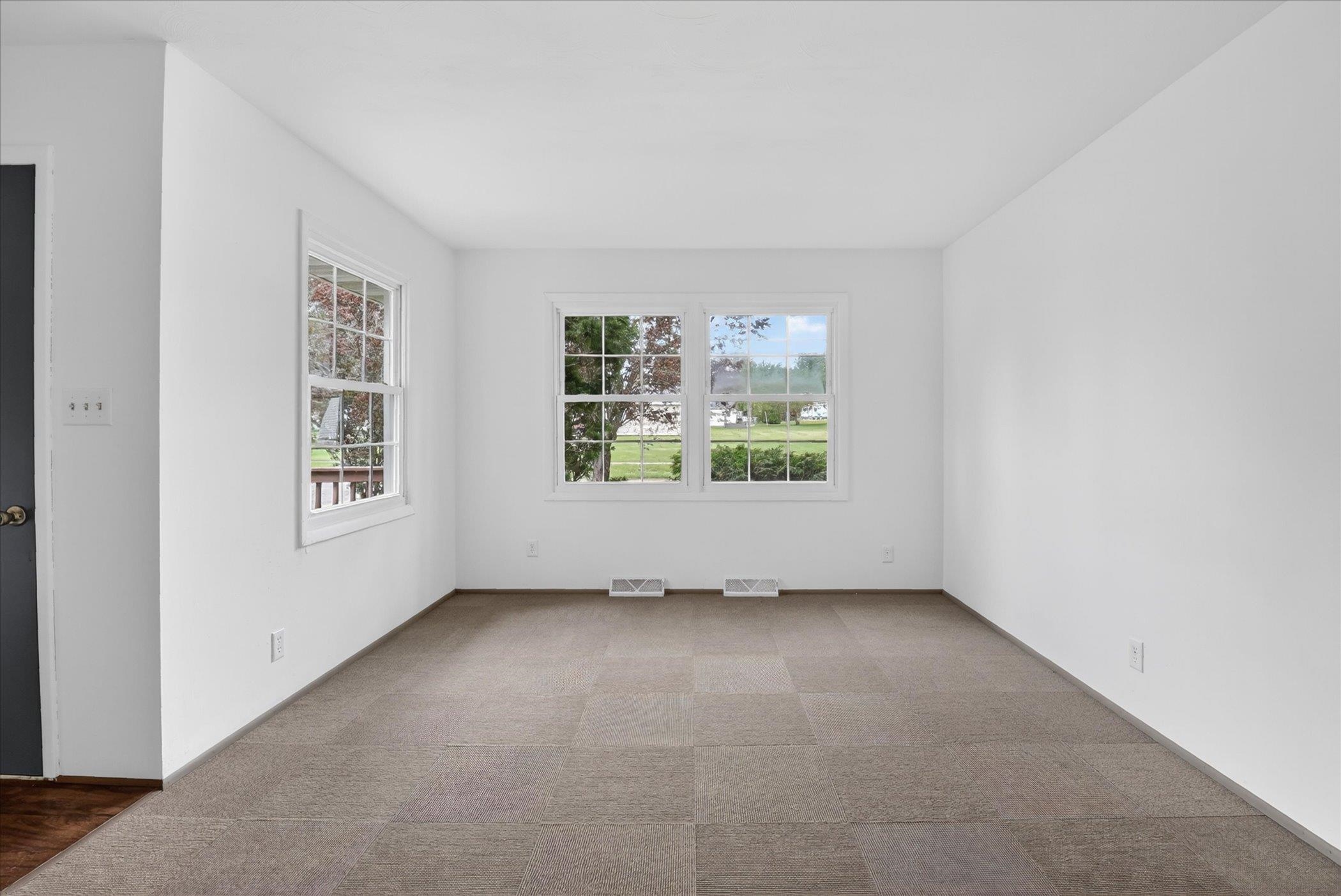 405 West Cherry Street Forreston, IL 61030 - Photo 6 of 40
