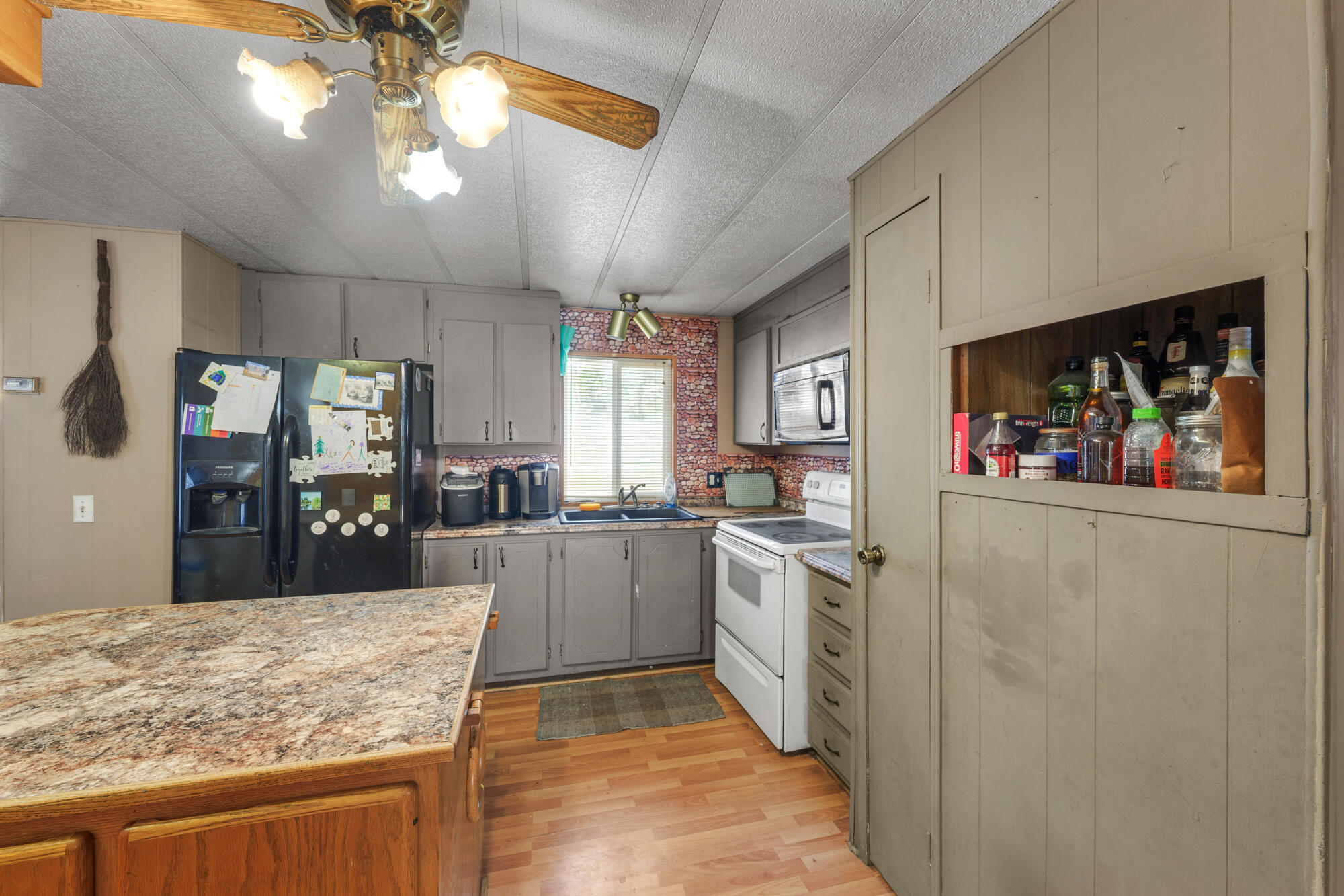 137139 4th Street Crescent, OR 97733 - Photo 10 of 28 137139 4th st, crescent, or 97733 - 09