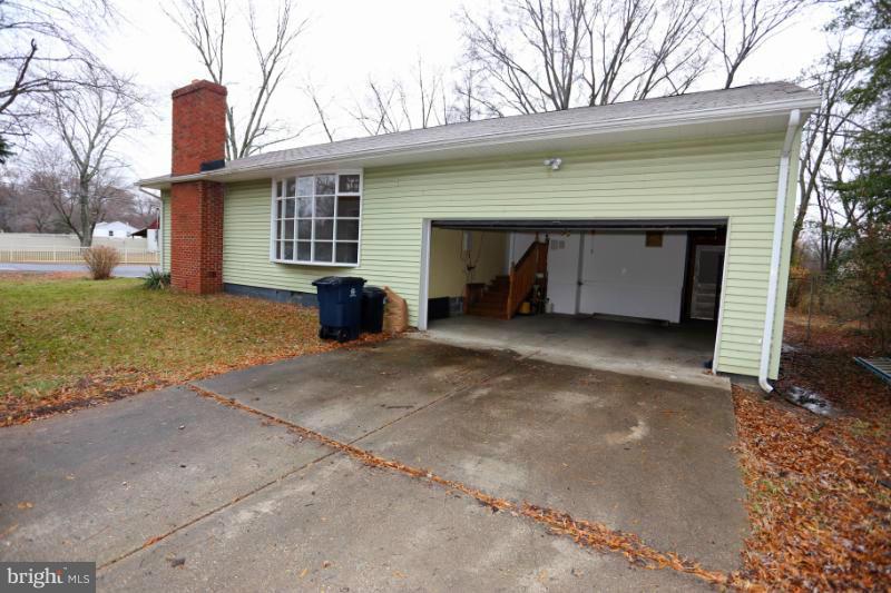 6610 Woodley Road Clinton, MD 20735 - Photo 20 of 24 Side Load Garage View