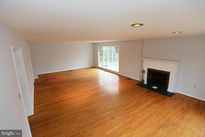 6610 Woodley Road Clinton, MD 20735 - Photo 4 of 24 Great Room View 2