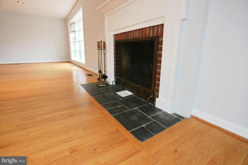6610 Woodley Road Clinton, MD 20735 - Photo 5 of 24 Fire Place