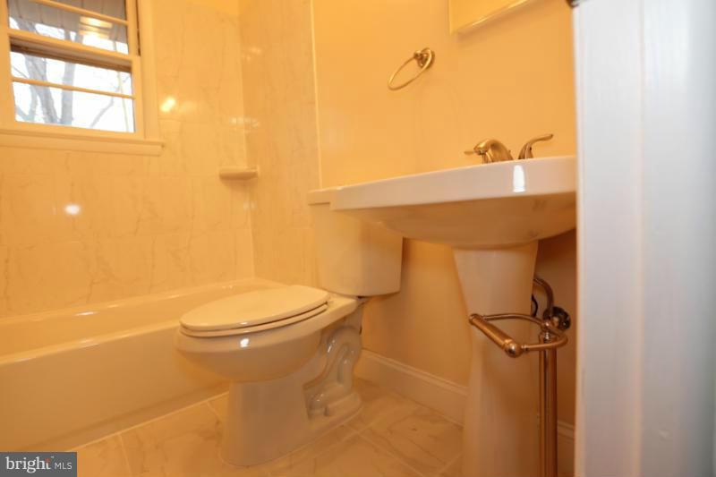 6610 Woodley Road Clinton, MD 20735 - Photo 6 of 24 Full Bath #1 View 1