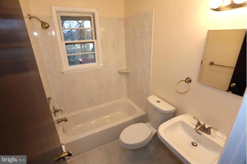 6610 Woodley Road Clinton, MD 20735 - Photo 7 of 24 Full Bath #1 View 2