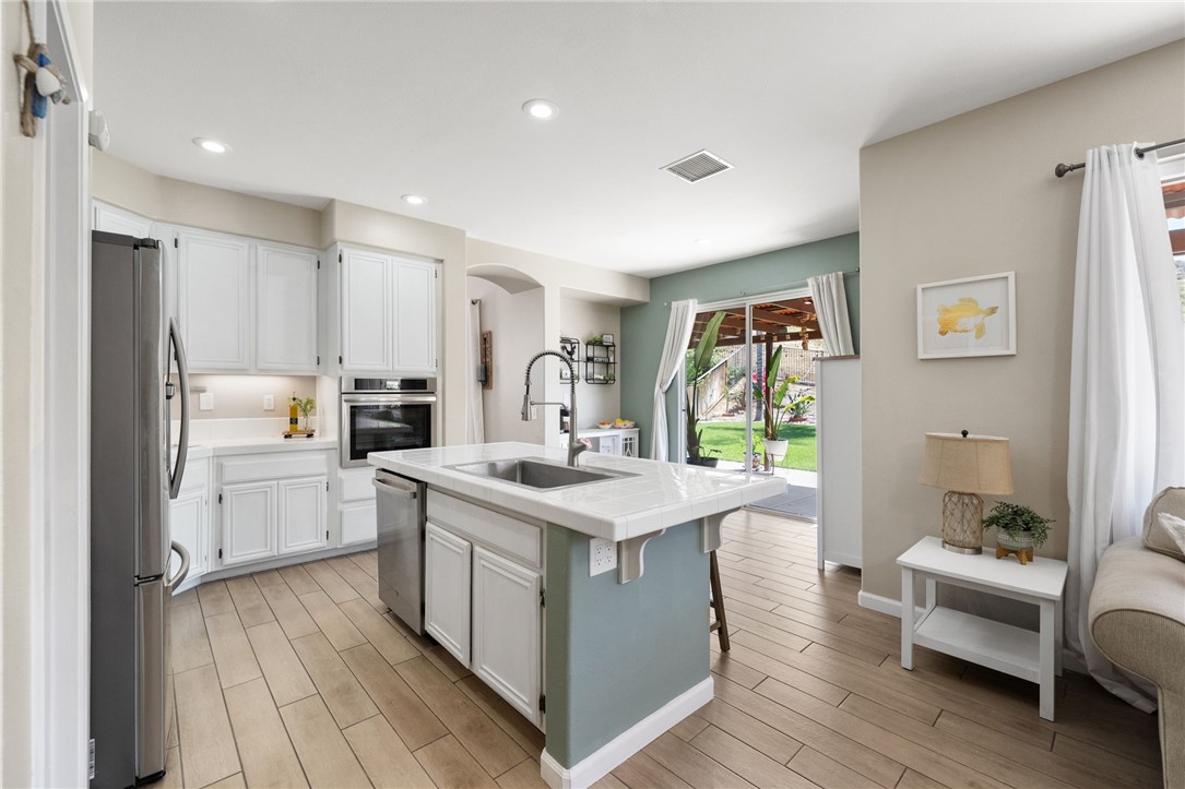 41309 Pine Tree Circle Temecula, CA 92591 - Photo 13 of 48 Open Kitchen