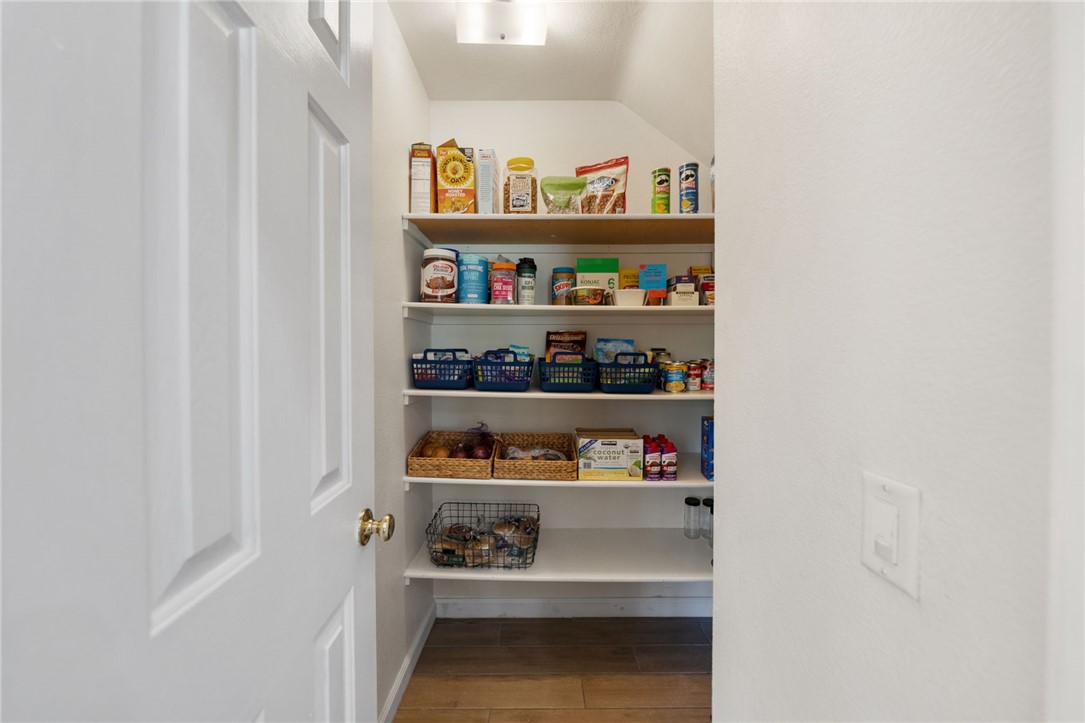 41309 Pine Tree Circle Temecula, CA 92591 - Photo 14 of 48 Walk in Pantry