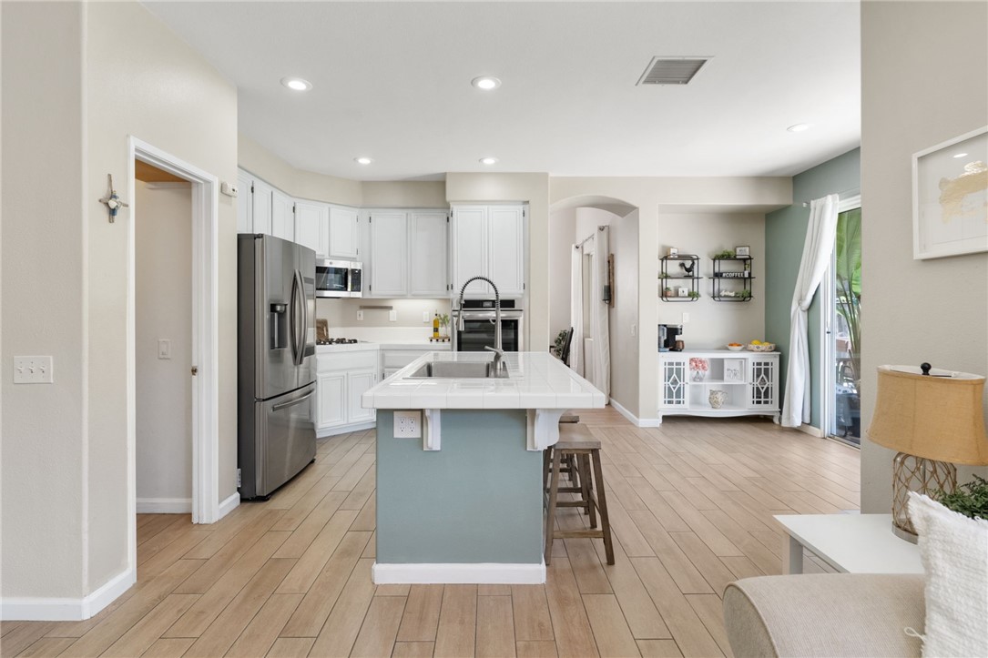 41309 Pine Tree Circle Temecula, CA 92591 - Photo 15 of 48 Kitchen