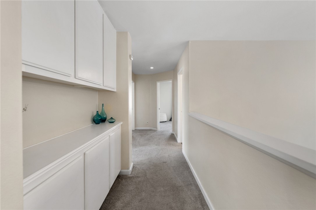 41309 Pine Tree Circle Temecula, CA 92591 - Photo 26 of 48 Upstairs linen