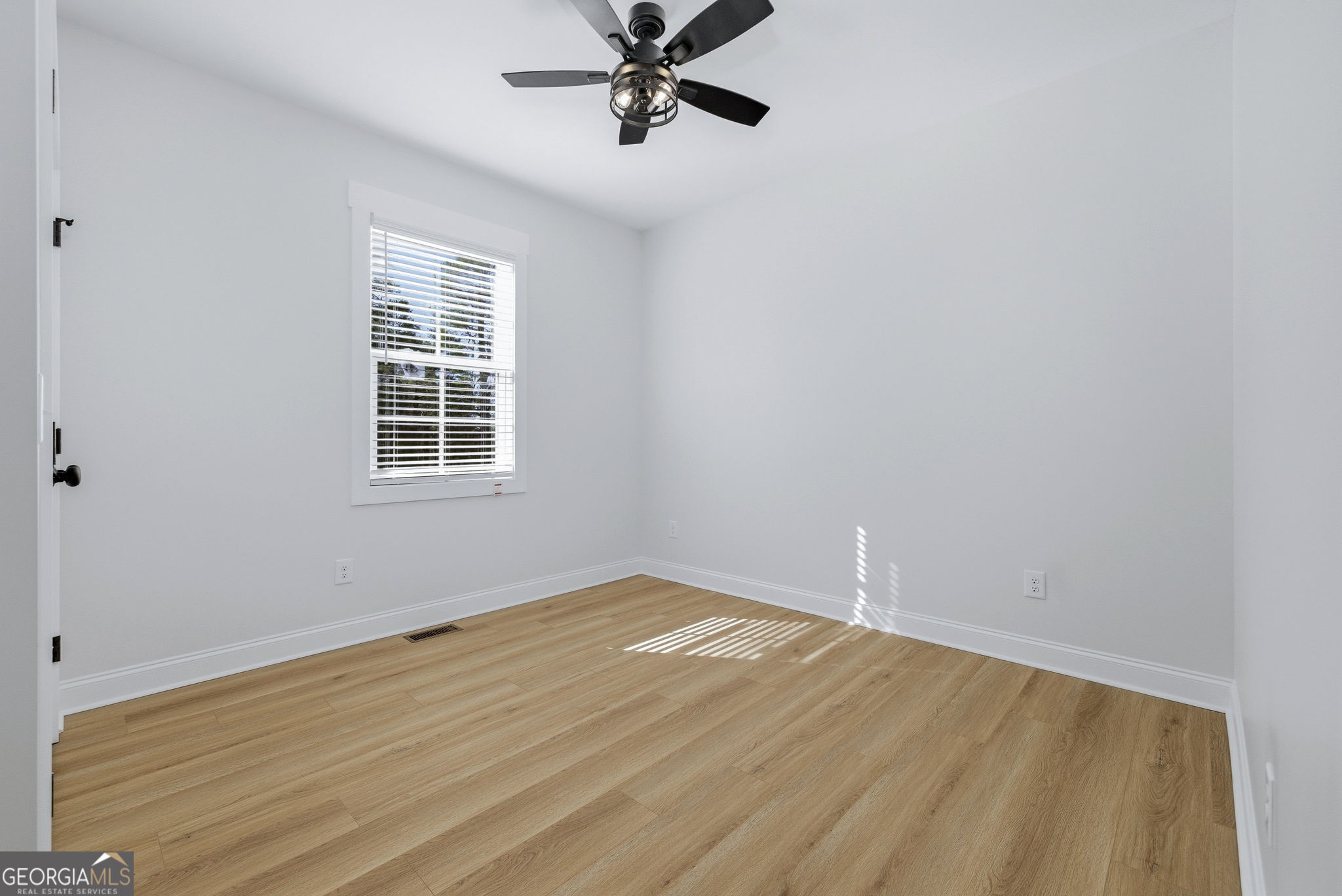 238 Carl Loudermilk Road Mount Airy, GA 30563 - Photo 20 of 28 an empty room with a window and a ceiling fan