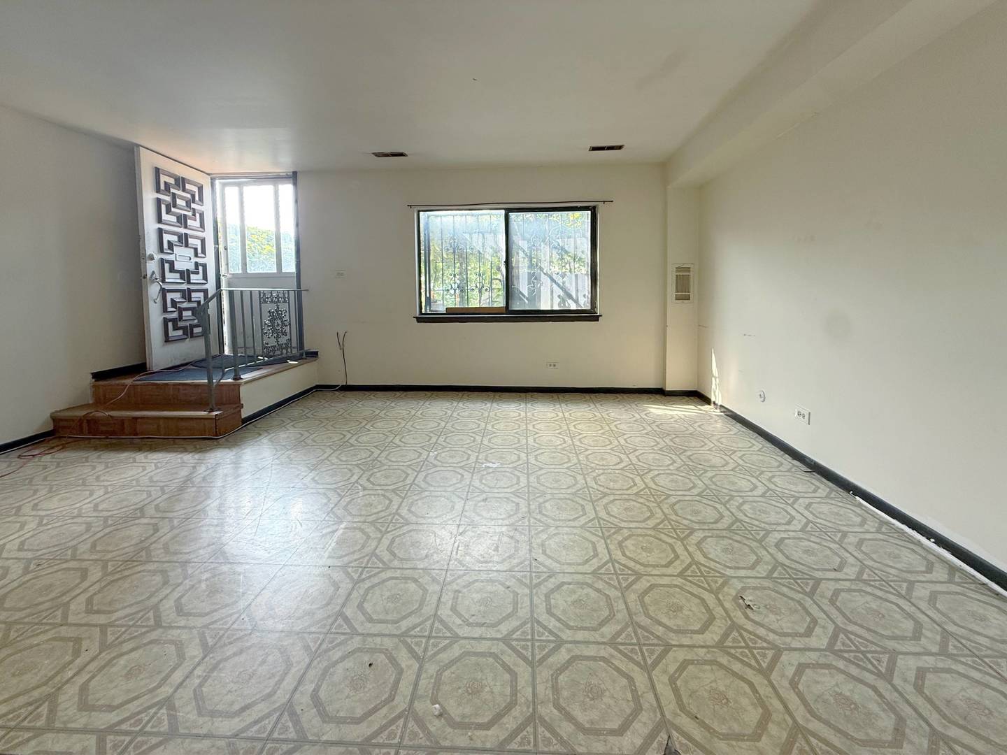 349 West 26th Street Chicago, IL 60616 - Photo 11 of 31 an empty room with windows