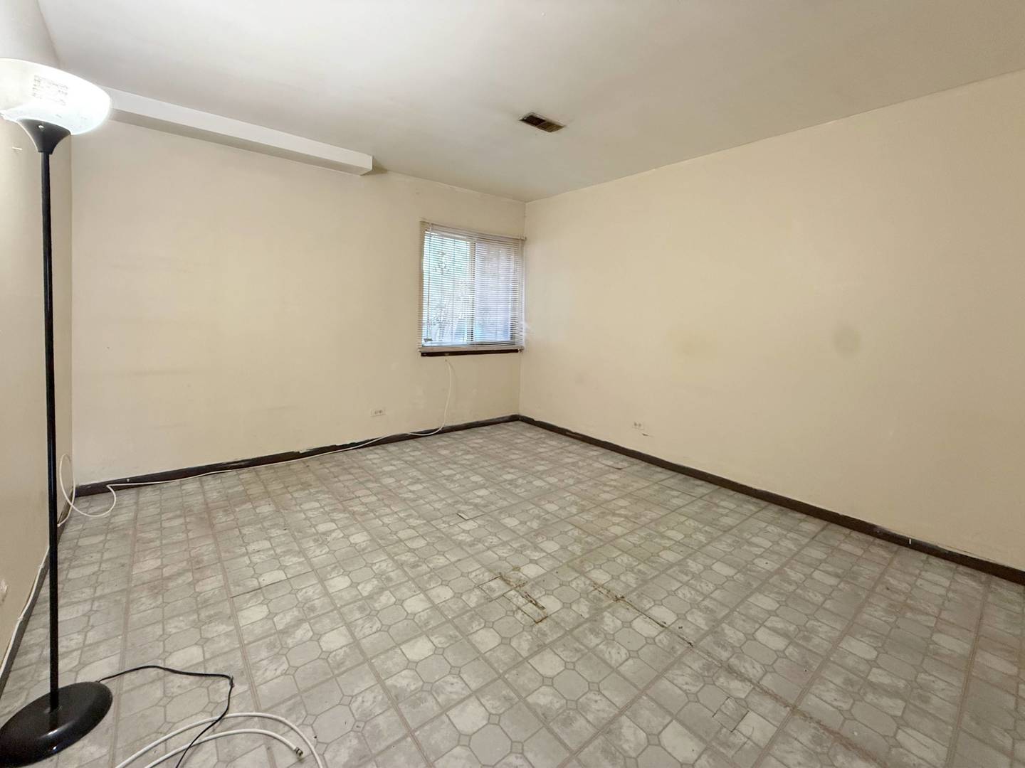 349 West 26th Street Chicago, IL 60616 - Photo 13 of 31 an empty room with windows