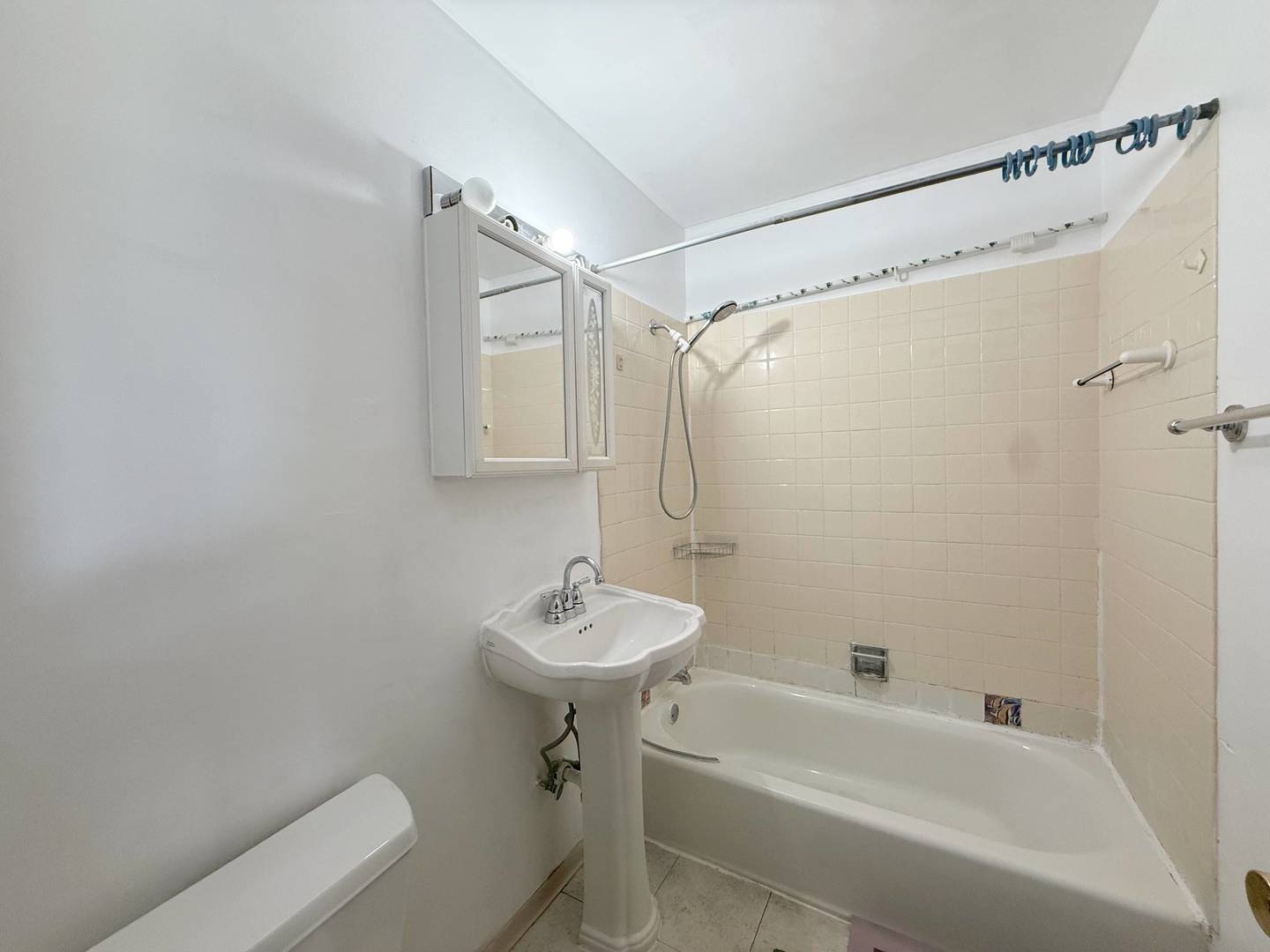 349 West 26th Street Chicago, IL 60616 - Photo 14 of 31 a bathroom with a sink a toilet and shower