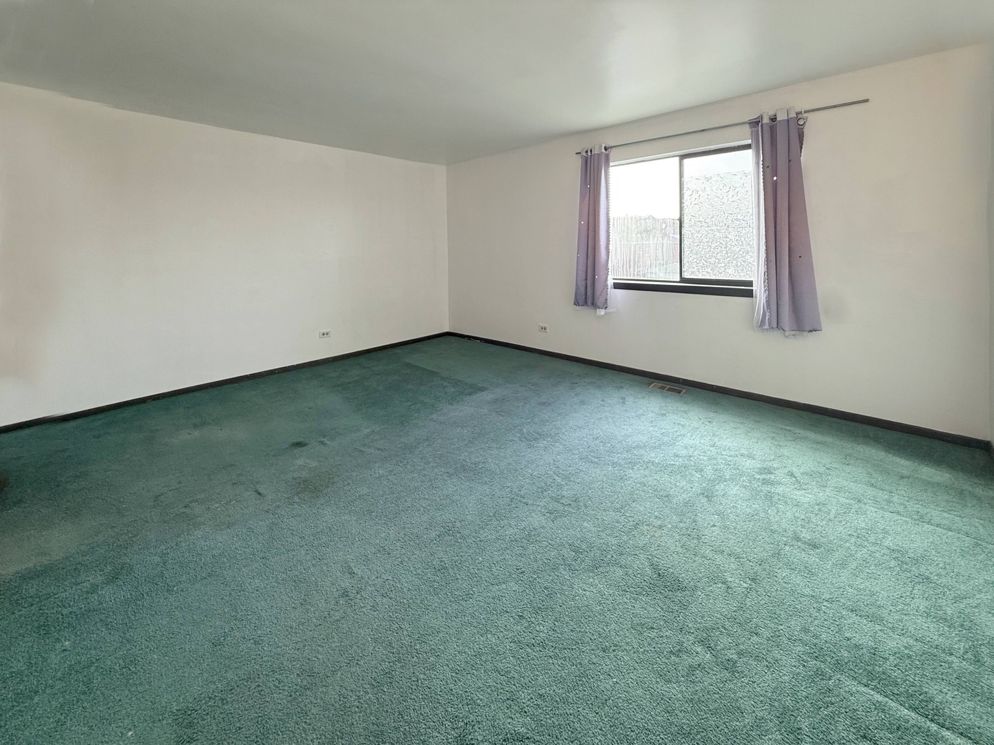 349 West 26th Street Chicago, IL 60616 - Photo 25 of 31 an empty room with windows