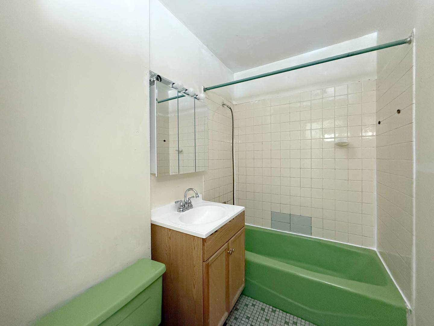 349 West 26th Street Chicago, IL 60616 - Photo 26 of 31 a bathroom with a sink and a shower