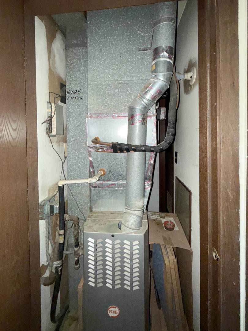 349 West 26th Street Chicago, IL 60616 - Photo 29 of 31 a view of water heater room