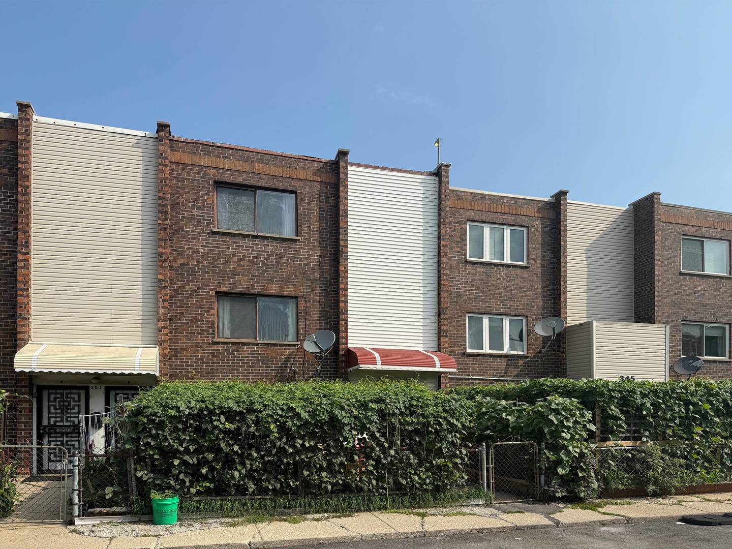 349 West 26th Street Chicago, IL 60616 - Photo 3 of 31 a front view of house with a yard