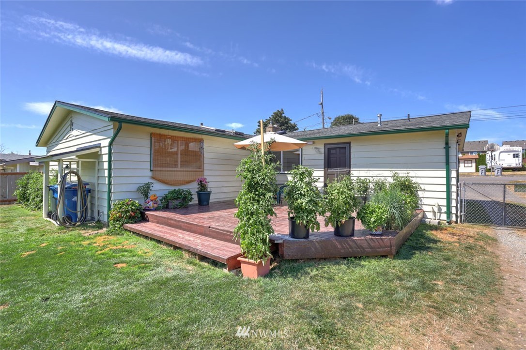 5209 Northeast 3rd Street Renton, WA 98059 - Photo 25 of 31 a view of a house with a garden