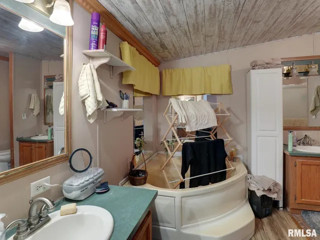 $399,900 | 12265 Mindale Road, La Prairie, IL 62346