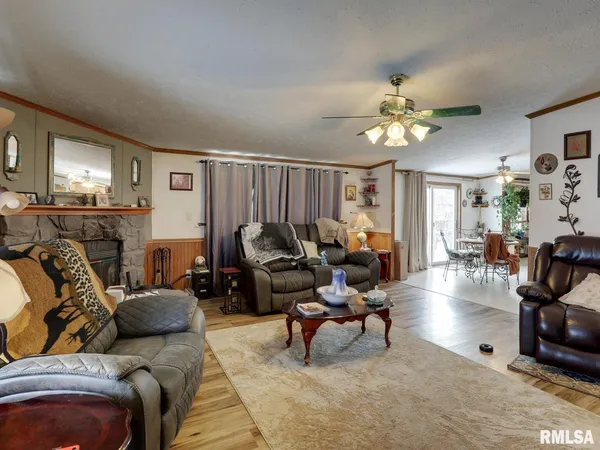 $389,900 | 12265 Mindale Road, La Prairie, IL 62346