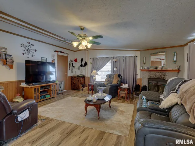 $399,900 | 12265 Mindale Road, La Prairie, IL 62346