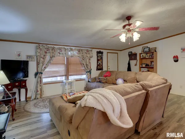 $389,900 | 12265 Mindale Road, La Prairie, IL 62346