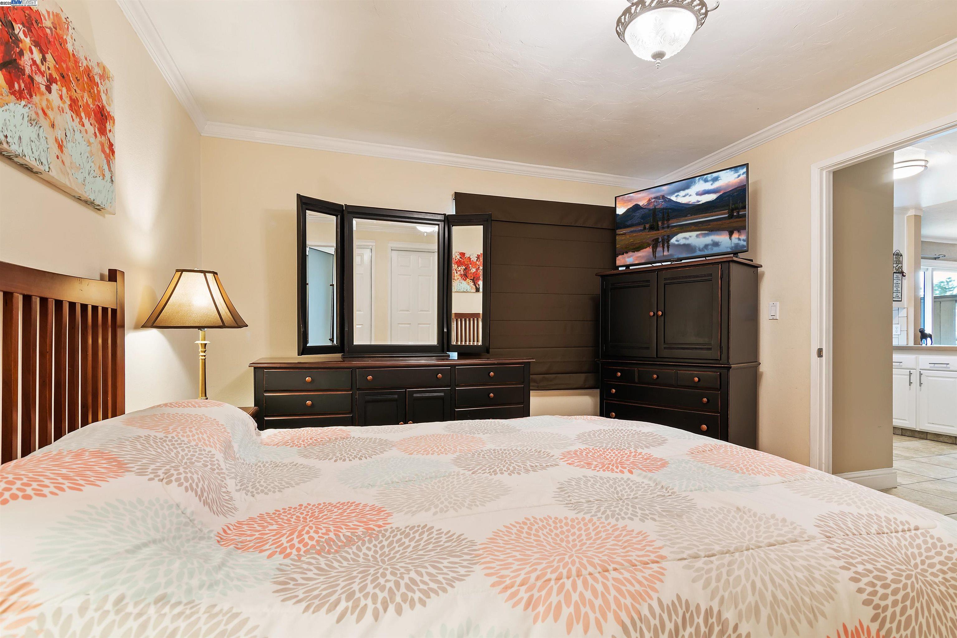 385 Camelback Road, Unit 2 Pleasant Hill, CA 94523 - Photo 11 of 19 a bedroom with a bed and a television