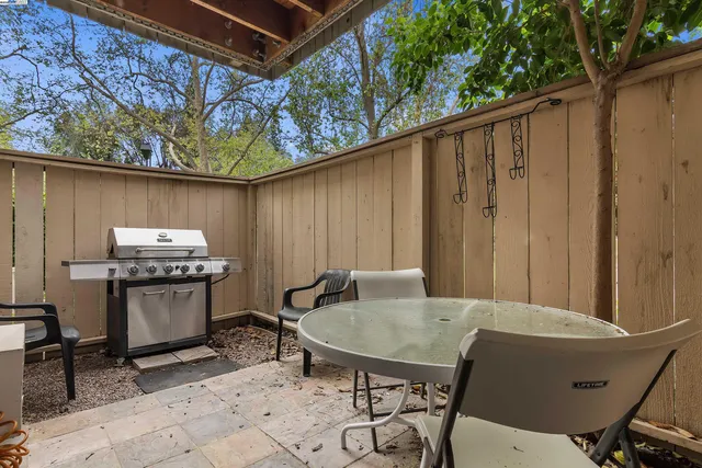 $2,100 | 385 Camelback Road, Pleasant Hill, CA 94523