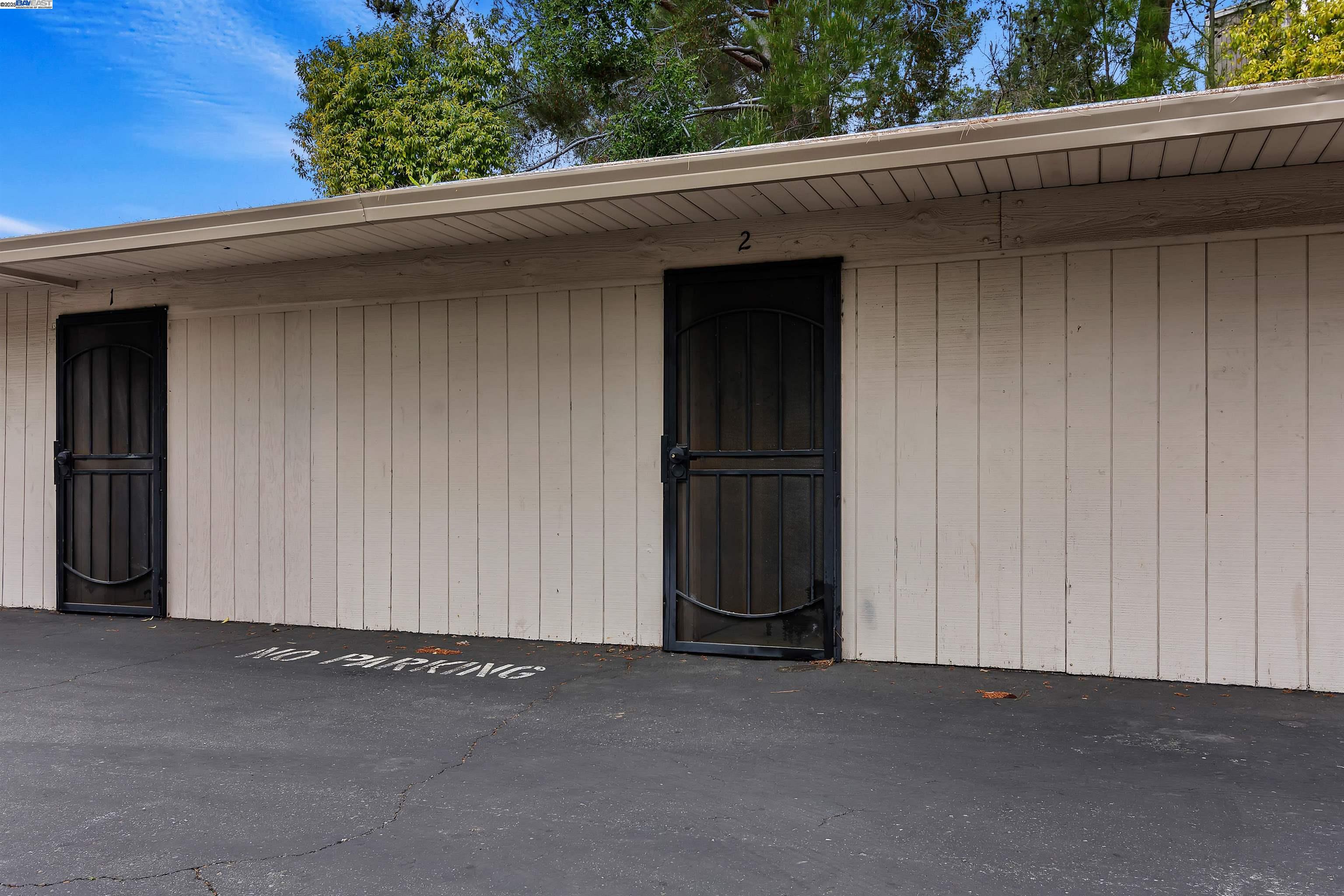 385 Camelback Road, Unit 2 Pleasant Hill, CA 94523 - Photo 16 of 19 a view of a door and a window